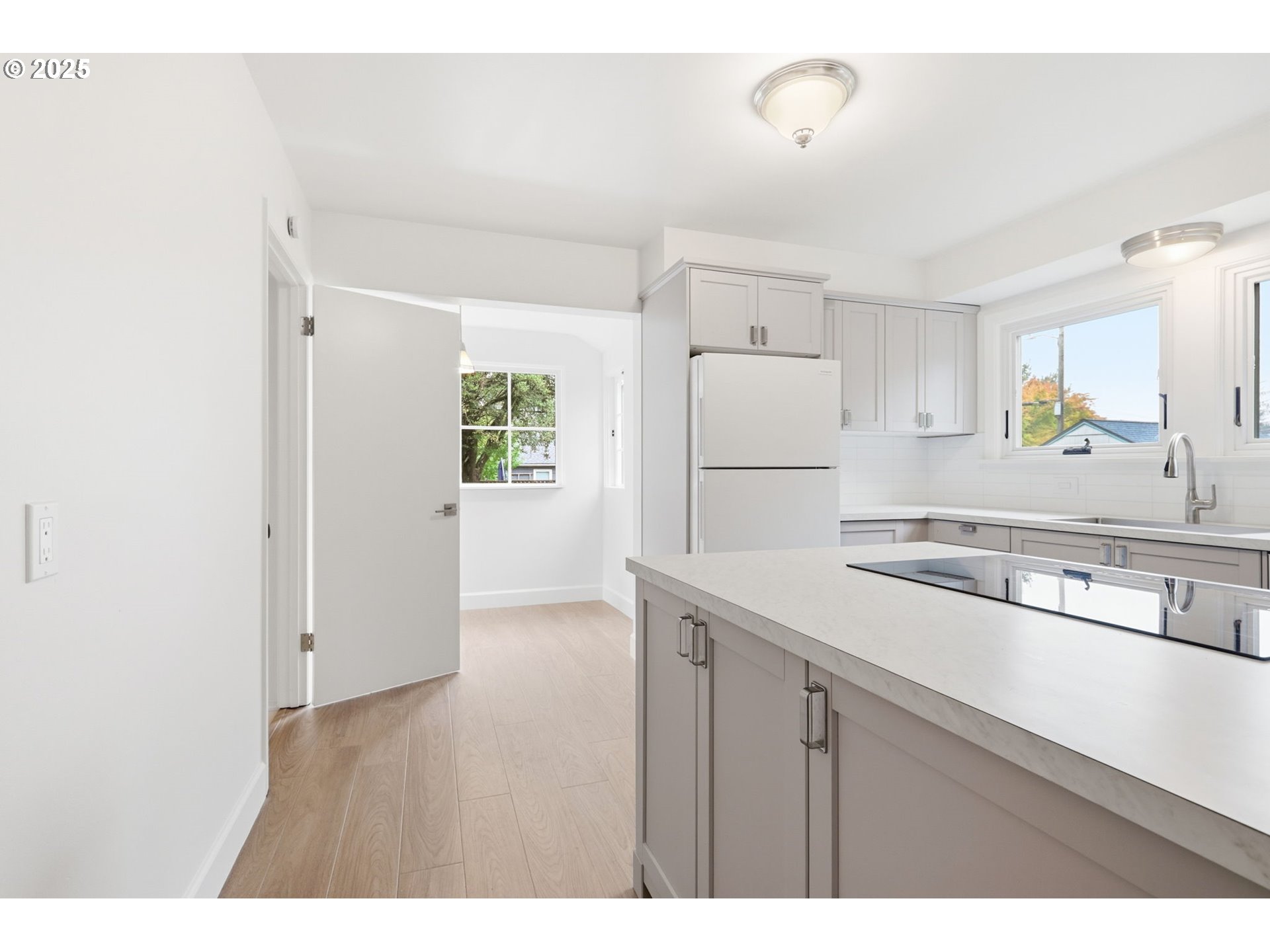 5919 Northeast 28th Avenue Portland, OR 97211 - Photo 18 of 44