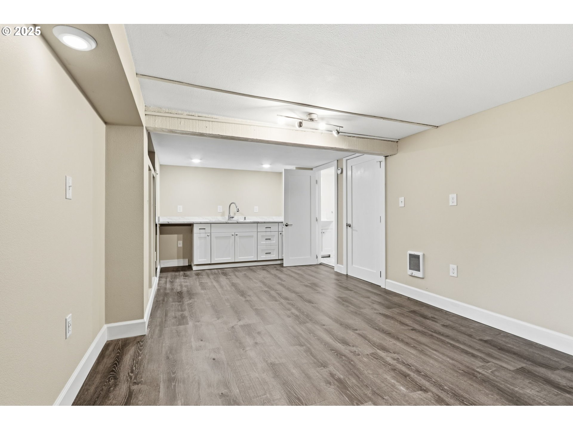 5919 Northeast 28th Avenue Portland, OR 97211 - Photo 25 of 44