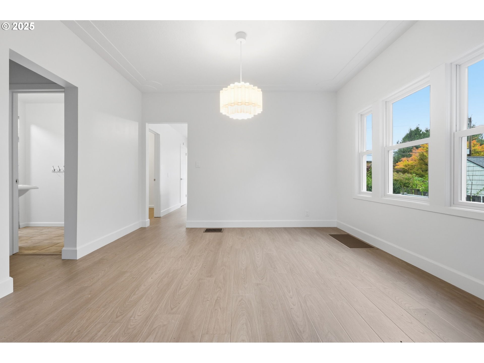 5919 Northeast 28th Avenue Portland, OR 97211 - Photo 5 of 44