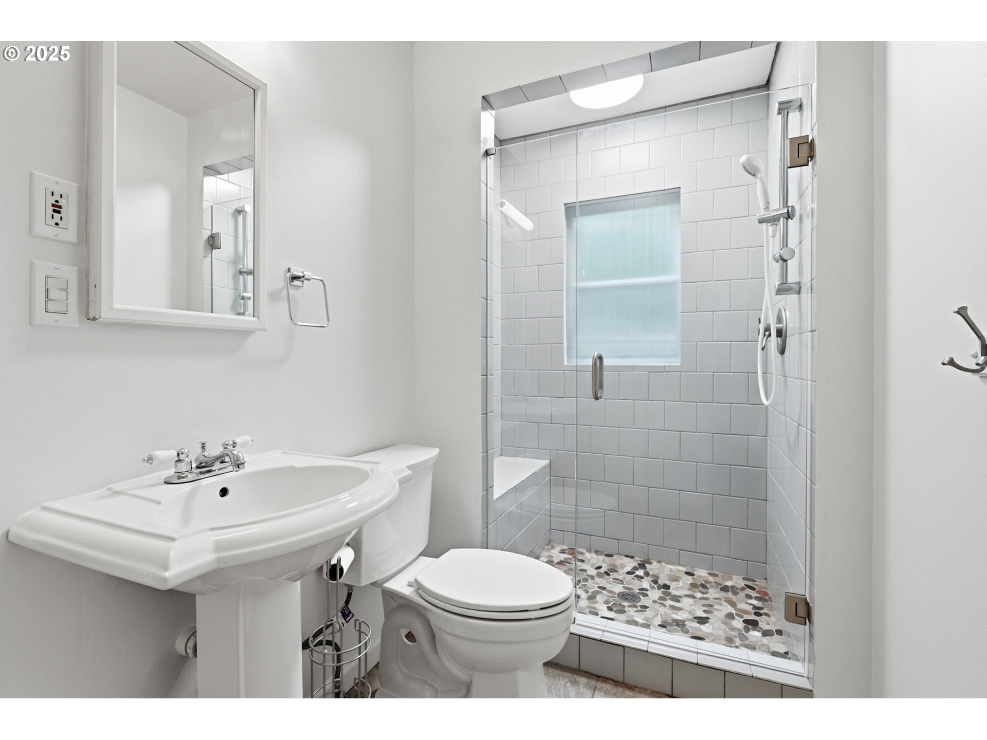 5919 Northeast 28th Avenue Portland, OR 97211 - Photo 9 of 44