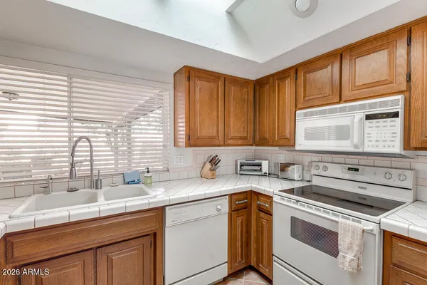 $2,400 | 3739 South Siesta Lane, Tempe, AZ 85282