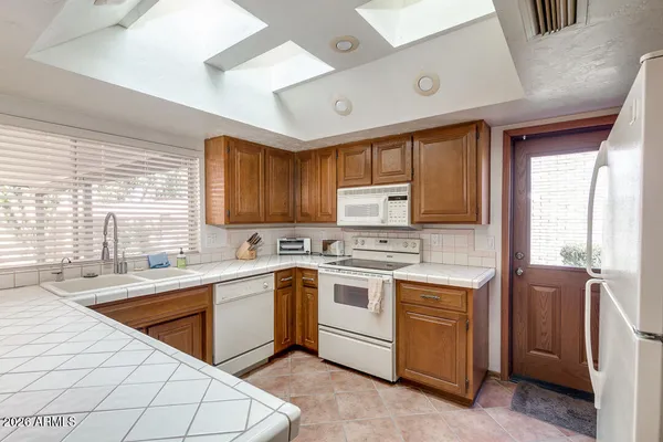 $2,400 | 3739 South Siesta Lane, Tempe, AZ 85282
