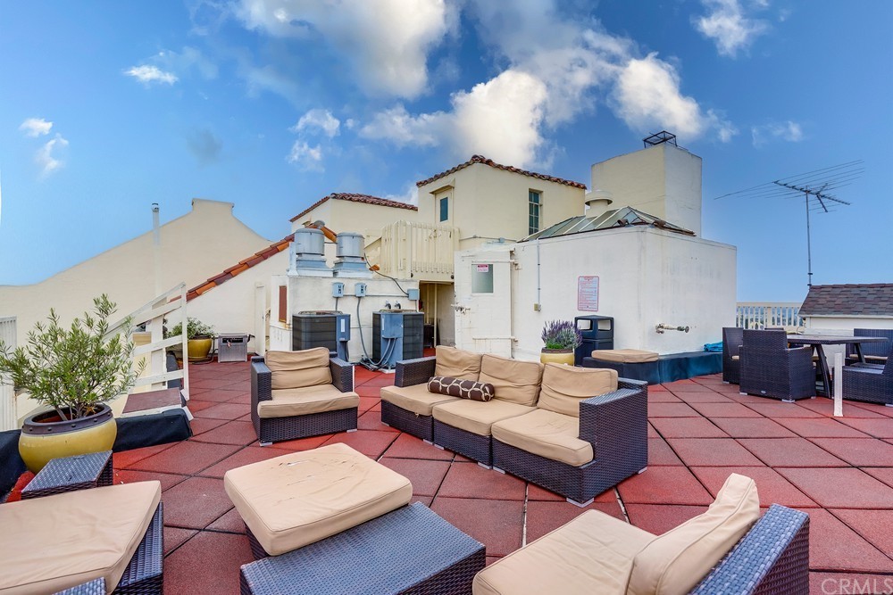315 West 3rd Street, Unit 507 Long Beach, CA 90802 - Photo 22 of 25 a living room with furniture kitchen view and a chandelier
