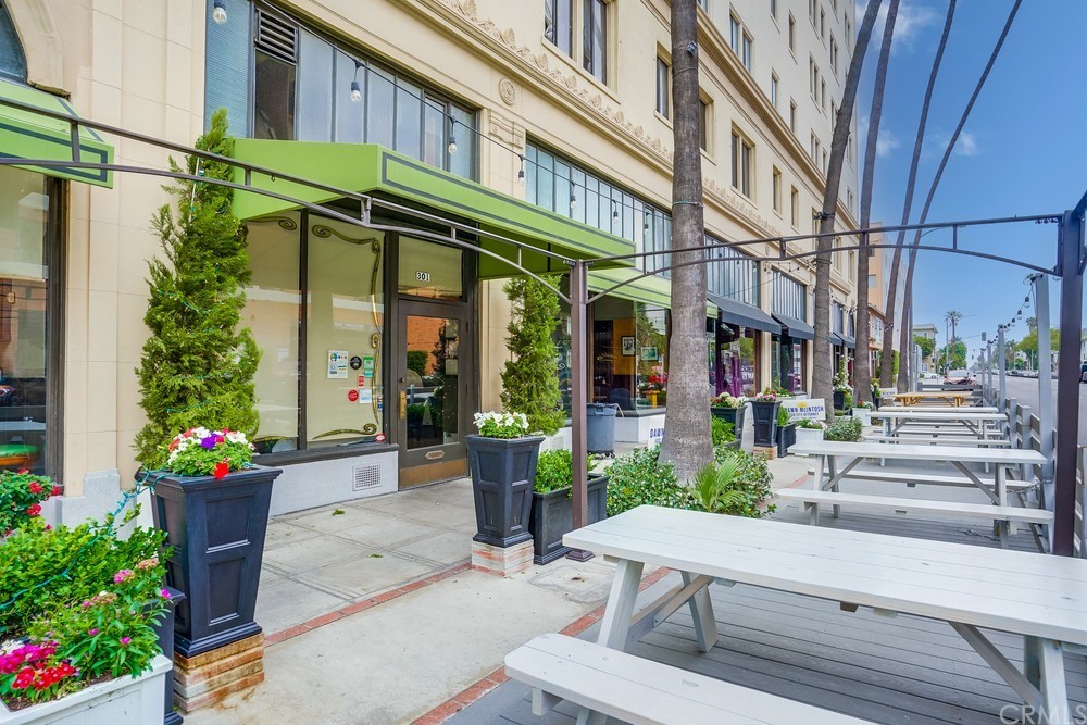 315 West 3rd Street, Unit 507 Long Beach, CA 90802 - Photo 25 of 25 a view of a building with sitting area
