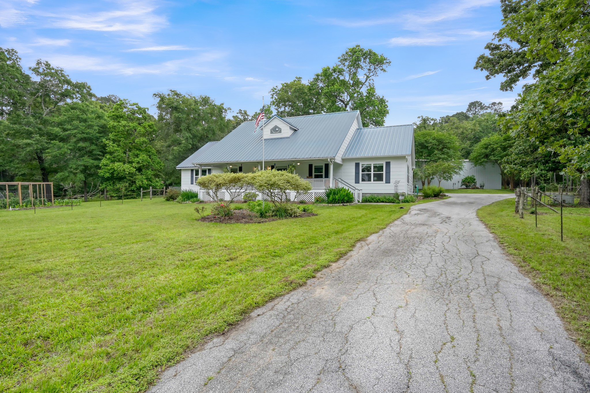 197 Sunset Lake Road Huntsville, TX 77340 - Photo 2 of 50