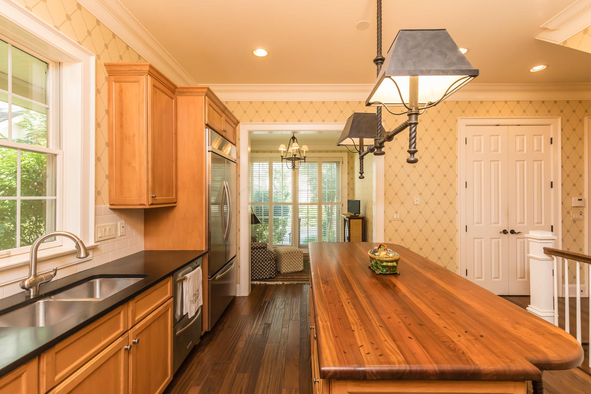 1568 Roxbury Road Columbus, OH 43212 - Photo 12 of 50