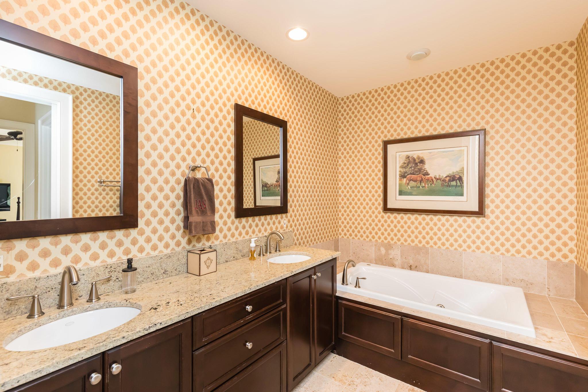 1568 Roxbury Road Columbus, OH 43212 - Photo 23 of 50