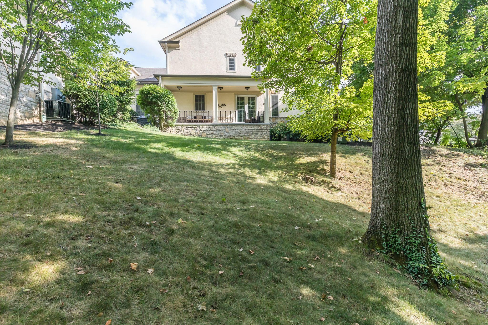 1568 Roxbury Road Columbus, OH 43212 - Photo 3 of 50