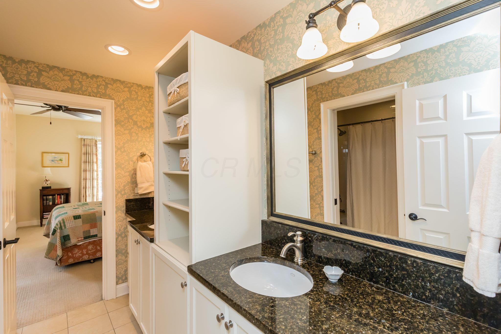 1568 Roxbury Road Columbus, OH 43212 - Photo 34 of 50