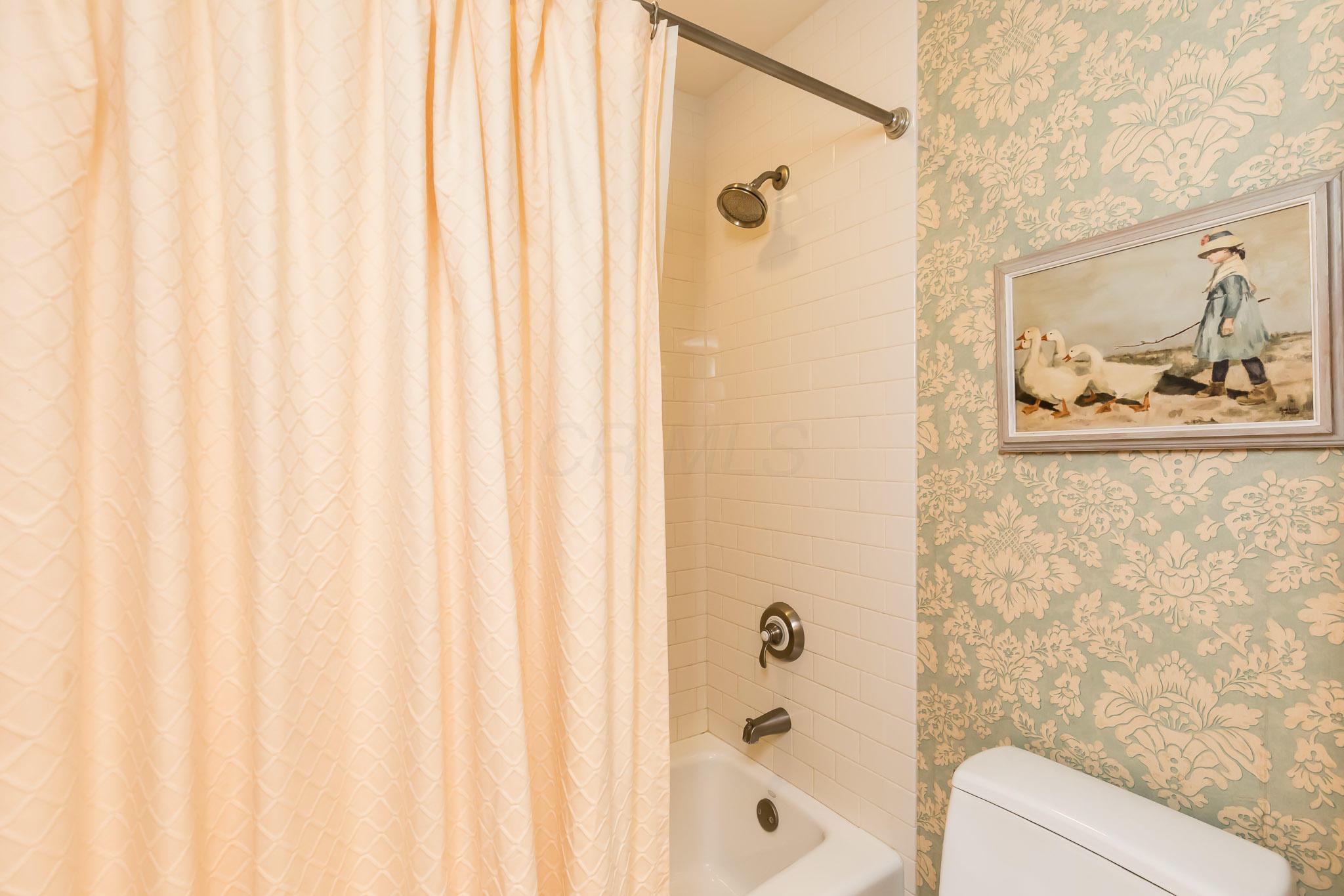 1568 Roxbury Road Columbus, OH 43212 - Photo 35 of 50
