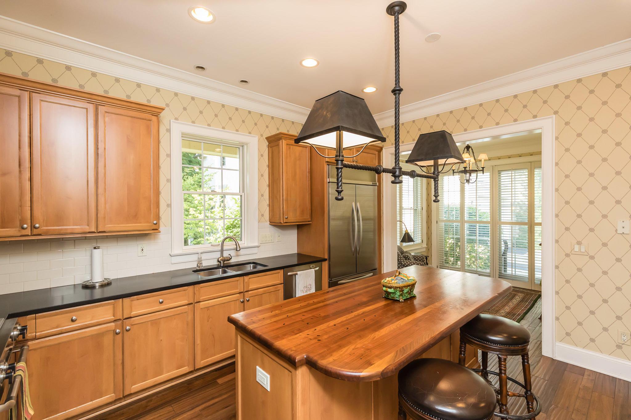 1568 Roxbury Road Columbus, OH 43212 - Photo 9 of 50
