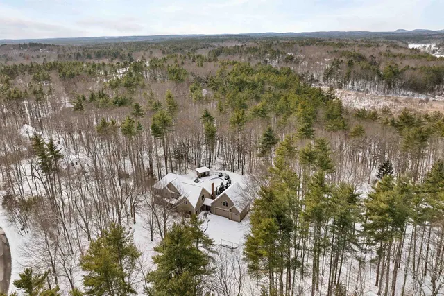 $995,000 | 2 Caverno Drive, Lee, NH 03861