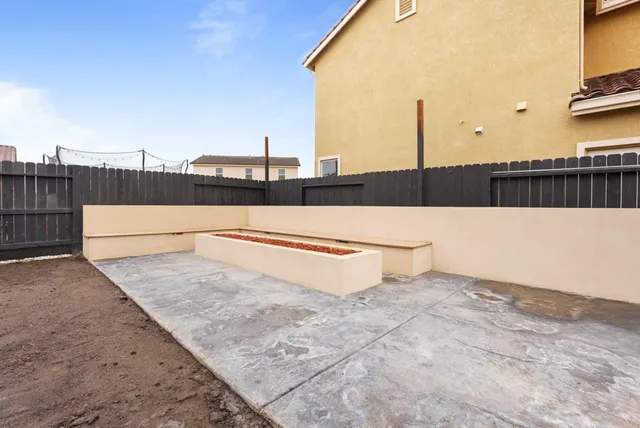 $599,999 | 1974 Gus Villalta Drive, Los Banos, CA 93635