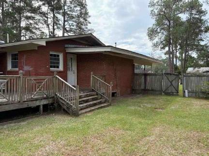 904 Barbara Circle Southwest Moultrie, GA 31768 - Photo 2 of 20 a view of backyard with deck and wooden floor