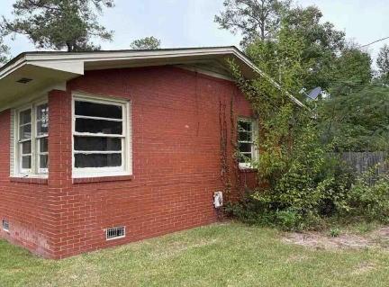 904 Barbara Circle Southwest Moultrie, GA 31768 - Photo 3 of 20 a view of front of a house with a yard