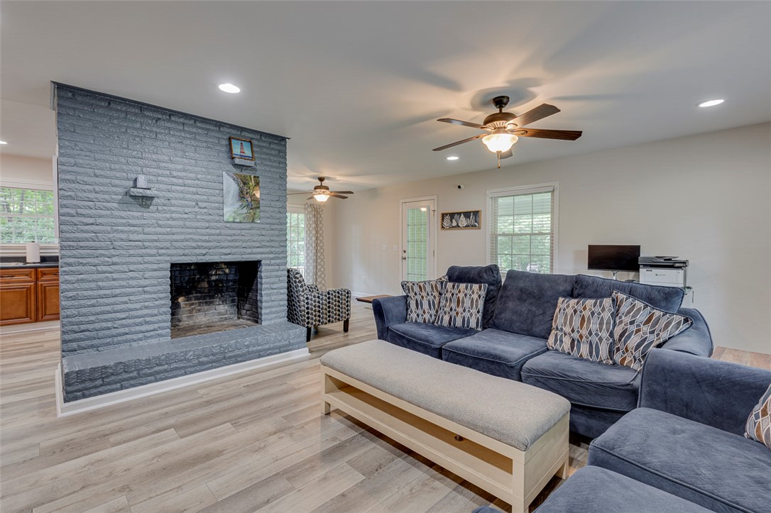4030 Creekside Drive Seneca, SC 29672 - Photo 7 of 35