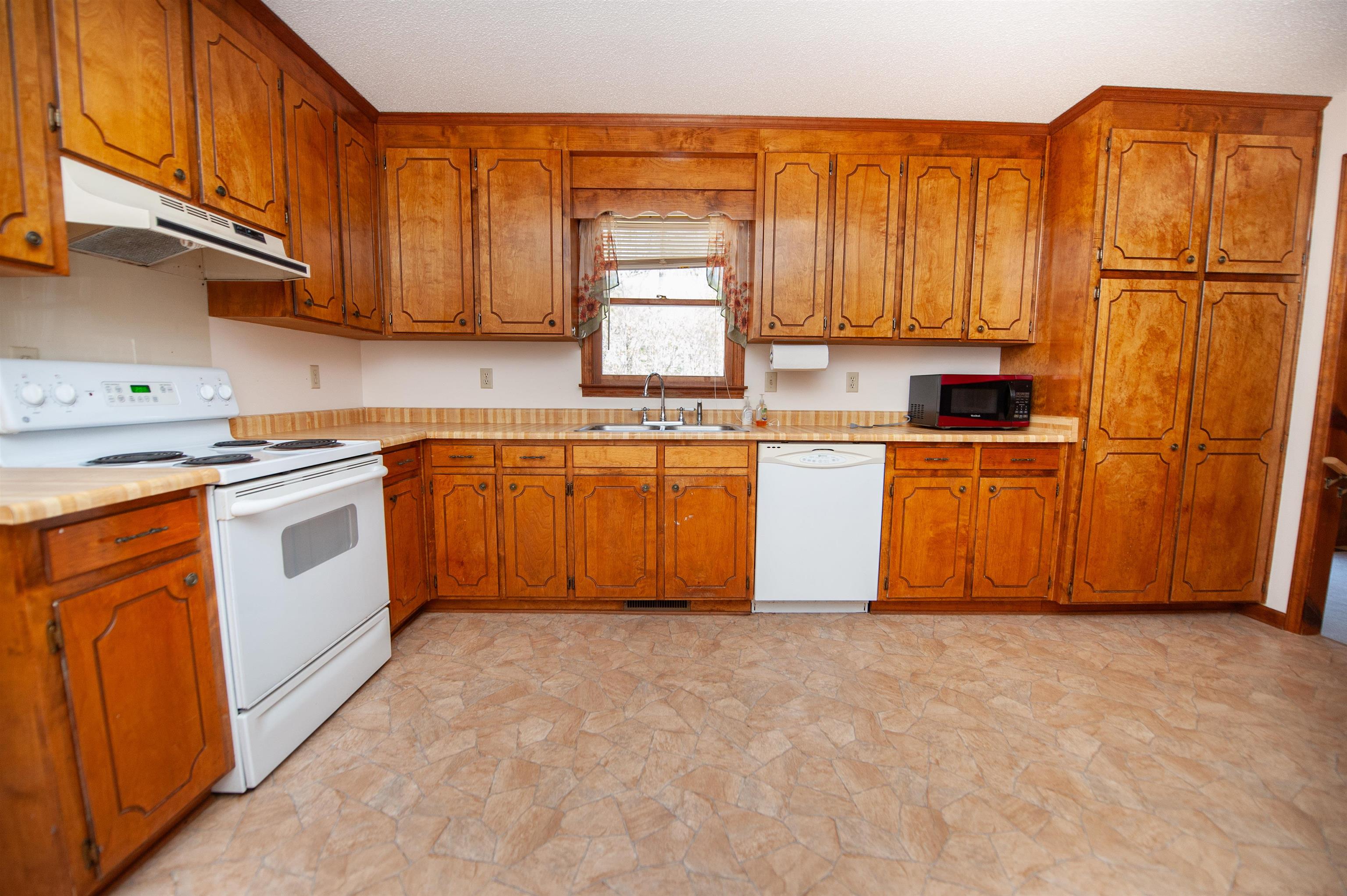 2611 Highway 92 Enoree, SC 29335 - Photo 5 of 39