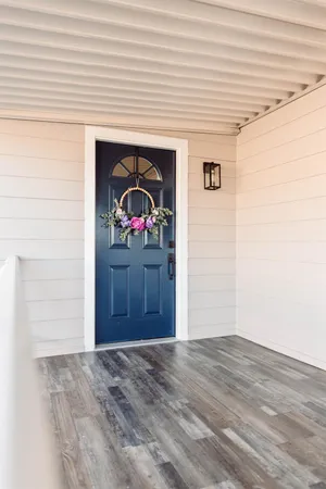 a view of a garage