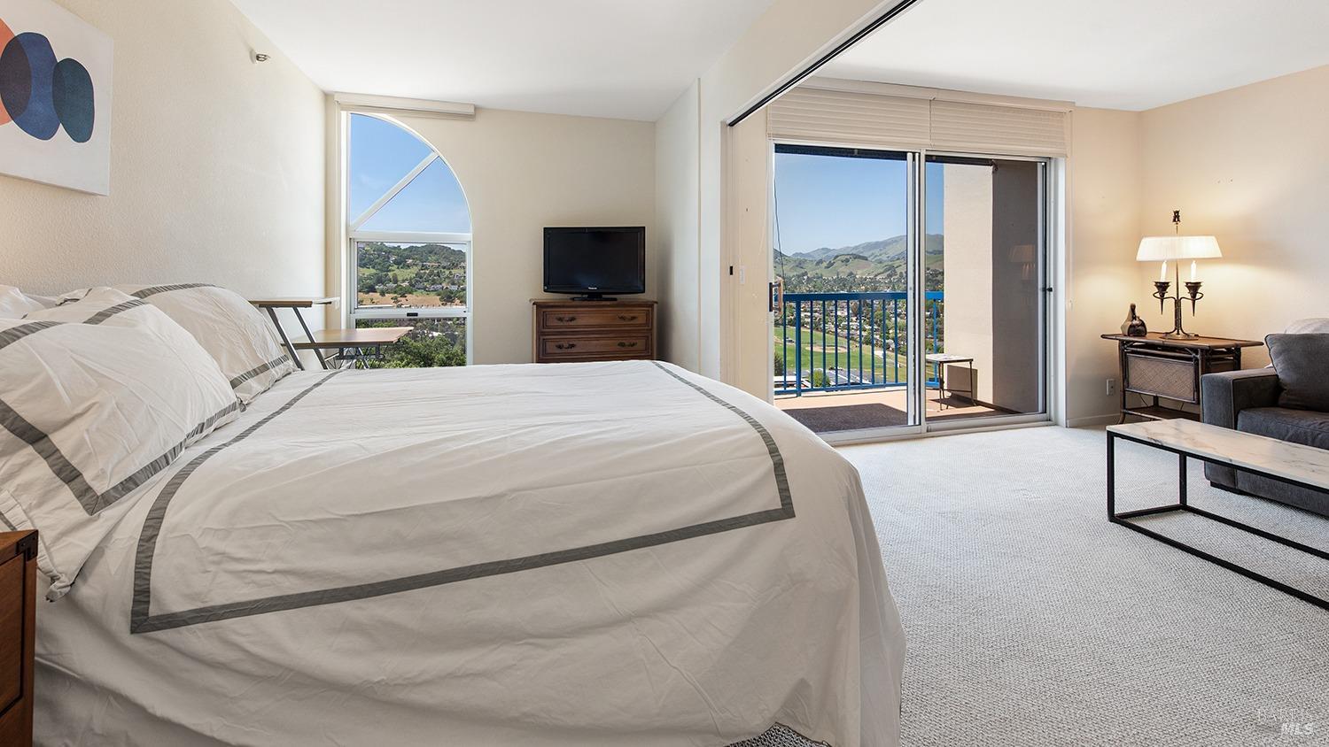100 Thorndale Drive, Unit 450 San Rafael, CA 94903 - Photo 8 of 24 a bed sitting in a spacious bedroom next to a window