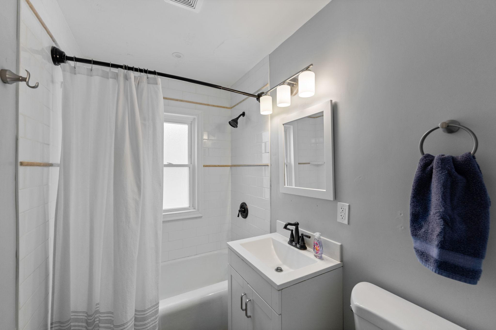 4042 Lake Rd Avenue Minneapolis, MN 55422 - Photo 11 of 17