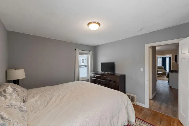 $1,600 | 4042 Lake Rd Avenue, Robbinsdale, MN 55422