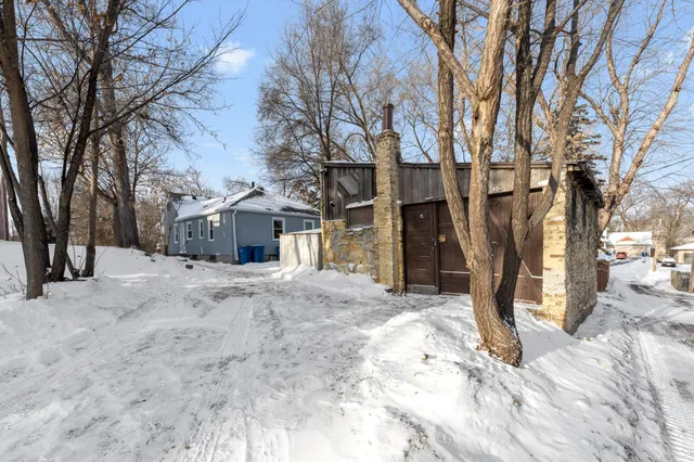 $1,600 | 4042 Lake Rd Avenue, Minneapolis, MN 55422