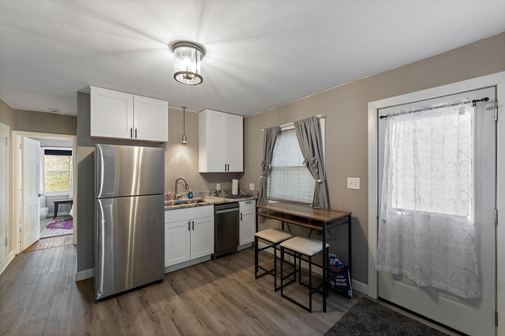 4042 Lake Rd Avenue Minneapolis, MN 55422 - Photo 7 of 17