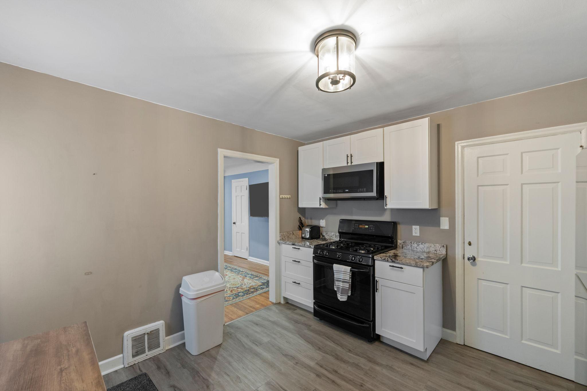 4042 Lake Rd Avenue Minneapolis, MN 55422 - Photo 9 of 17