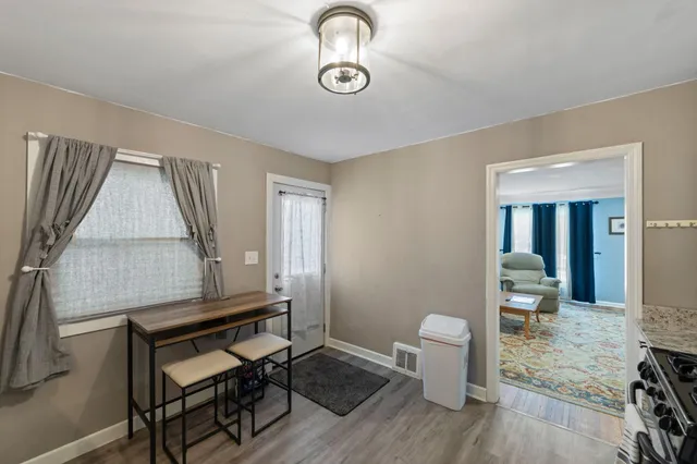 $1,600 | 4042 Lake Rd Avenue, Minneapolis, MN 55422