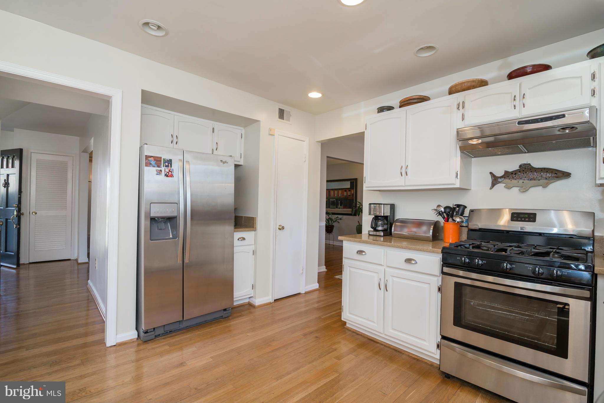 1639 Winding Waye Lane Silver Spring, MD 20902 - Photo 10 of 30 STAINLESS APPLIANCES