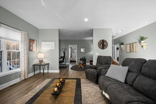 $650,000 | 8 Tea Party Drive, Uxbridge, MA 01569