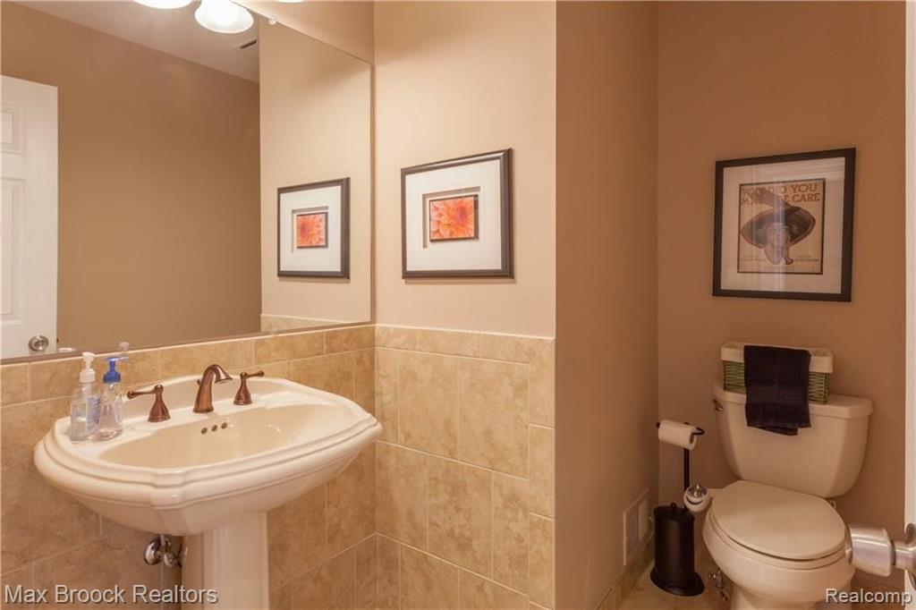 2223 Crystal Drive, Unit 24 Rochester Hills, MI 48309 - Photo 27 of 41