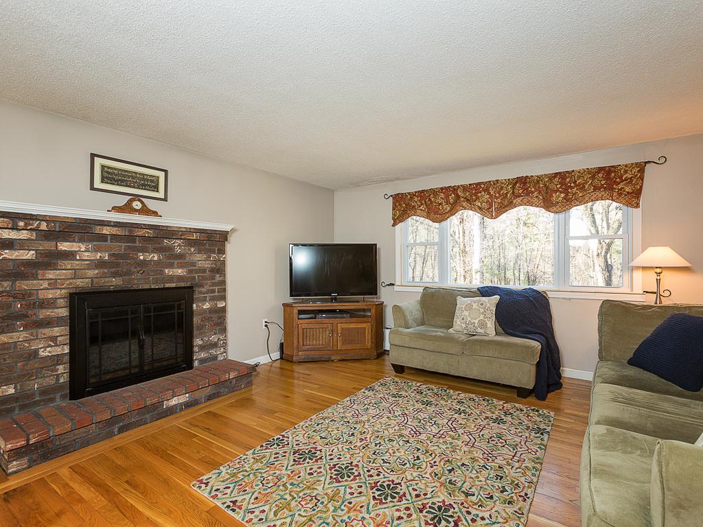 111 Old Derry Road Londonderry, NH 03053 - Photo 5 of 15