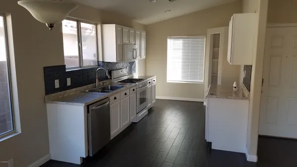 $1,850 | 12214 North 41st Drive, Phoenix, AZ 85029