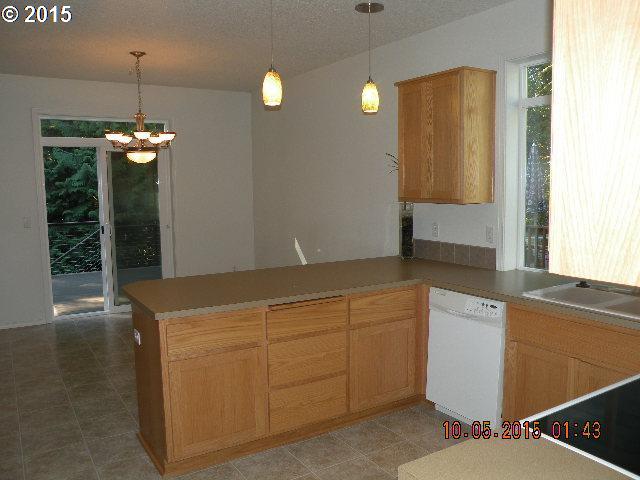 3049 South Cedar Ridge Drive Ridgefield, WA 98642 - Photo 3 of 16 Kitchen/Dining Room