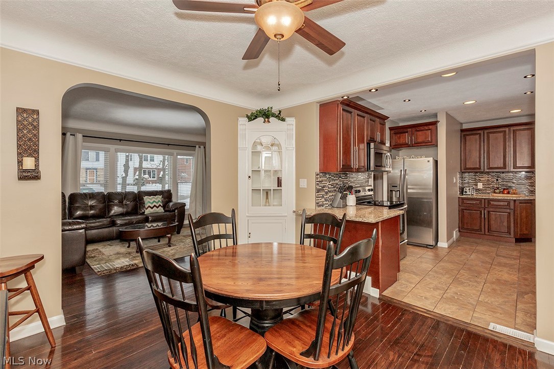 3886 Bethany Road Cleveland, OH 44118 - Photo 12 of 35