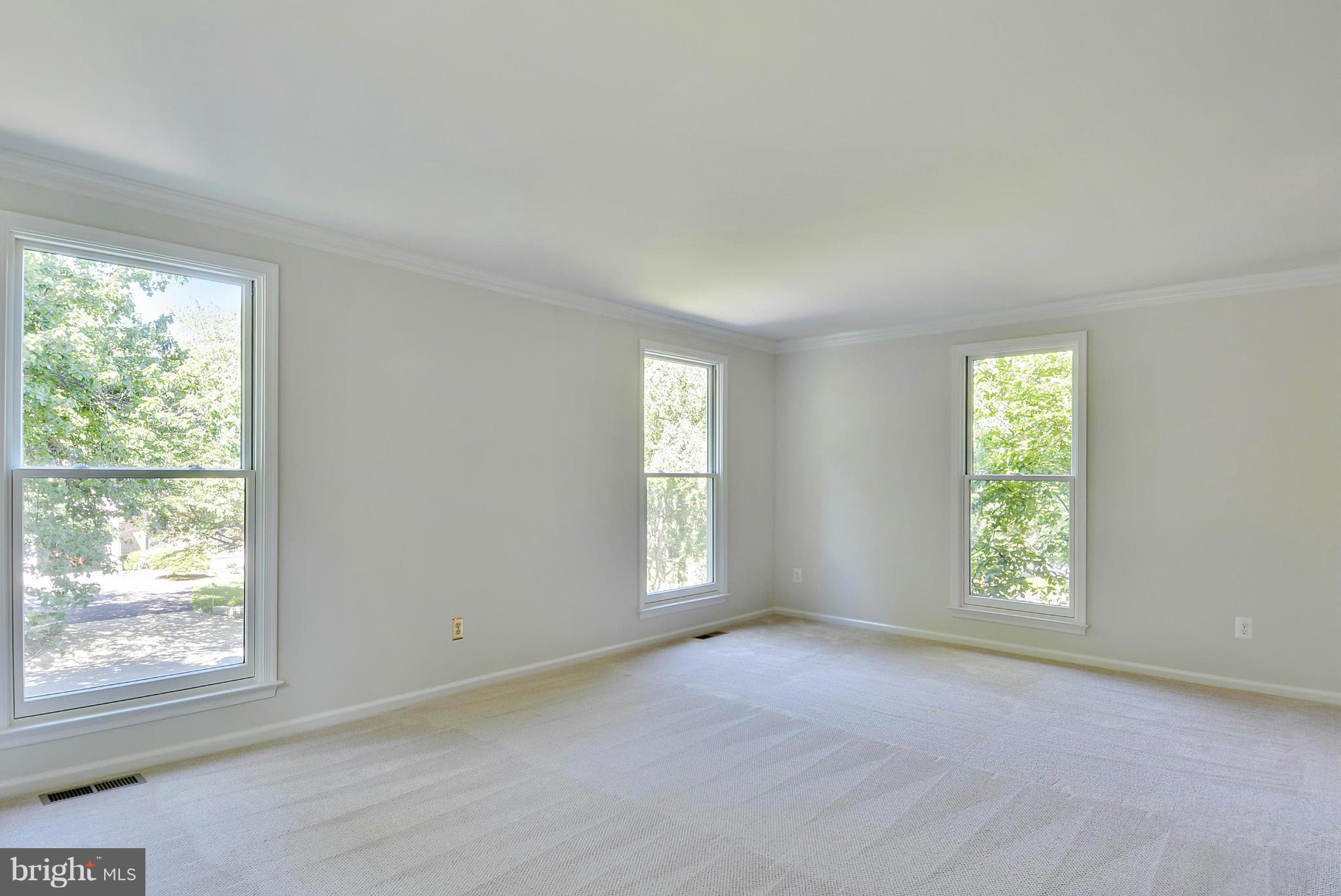 9500 Reach Road Potomac, MD 20854 - Photo 14 of 30 Living Room