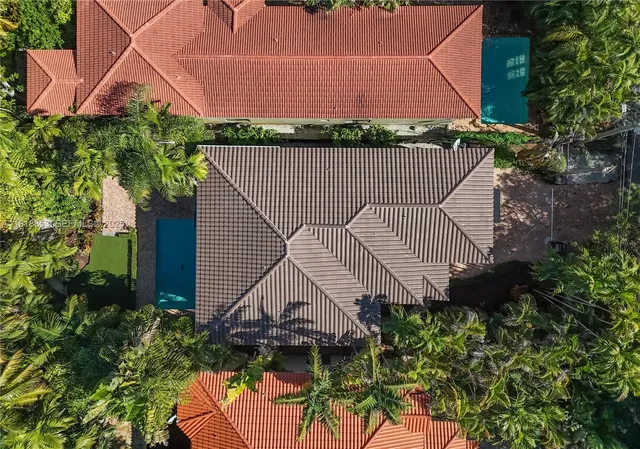 a picture of a utility room with a window