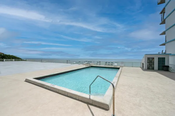 $6,500 | 900 Ocean Drive, Unit 504, Juno Beach, FL 33408