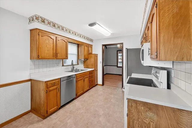 $320,000 | 317 South Valley Road, Olathe, KS 66061