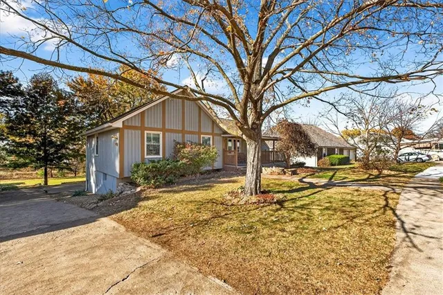 $320,000 | 317 South Valley Road, Olathe, KS 66061