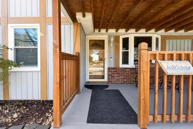 $320,000 | 317 South Valley Road, Olathe, KS 66061