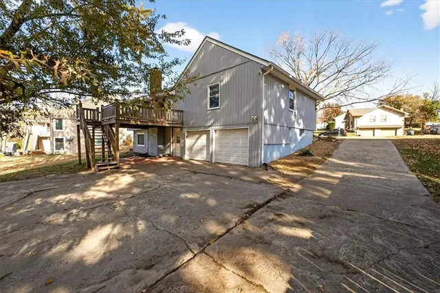 $320,000 | 317 South Valley Road, Olathe, KS 66061