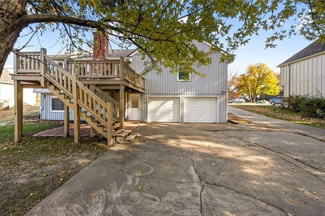 $320,000 | 317 South Valley Road, Olathe, KS 66061