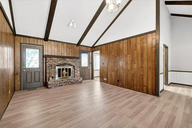 $320,000 | 317 South Valley Road, Olathe, KS 66061