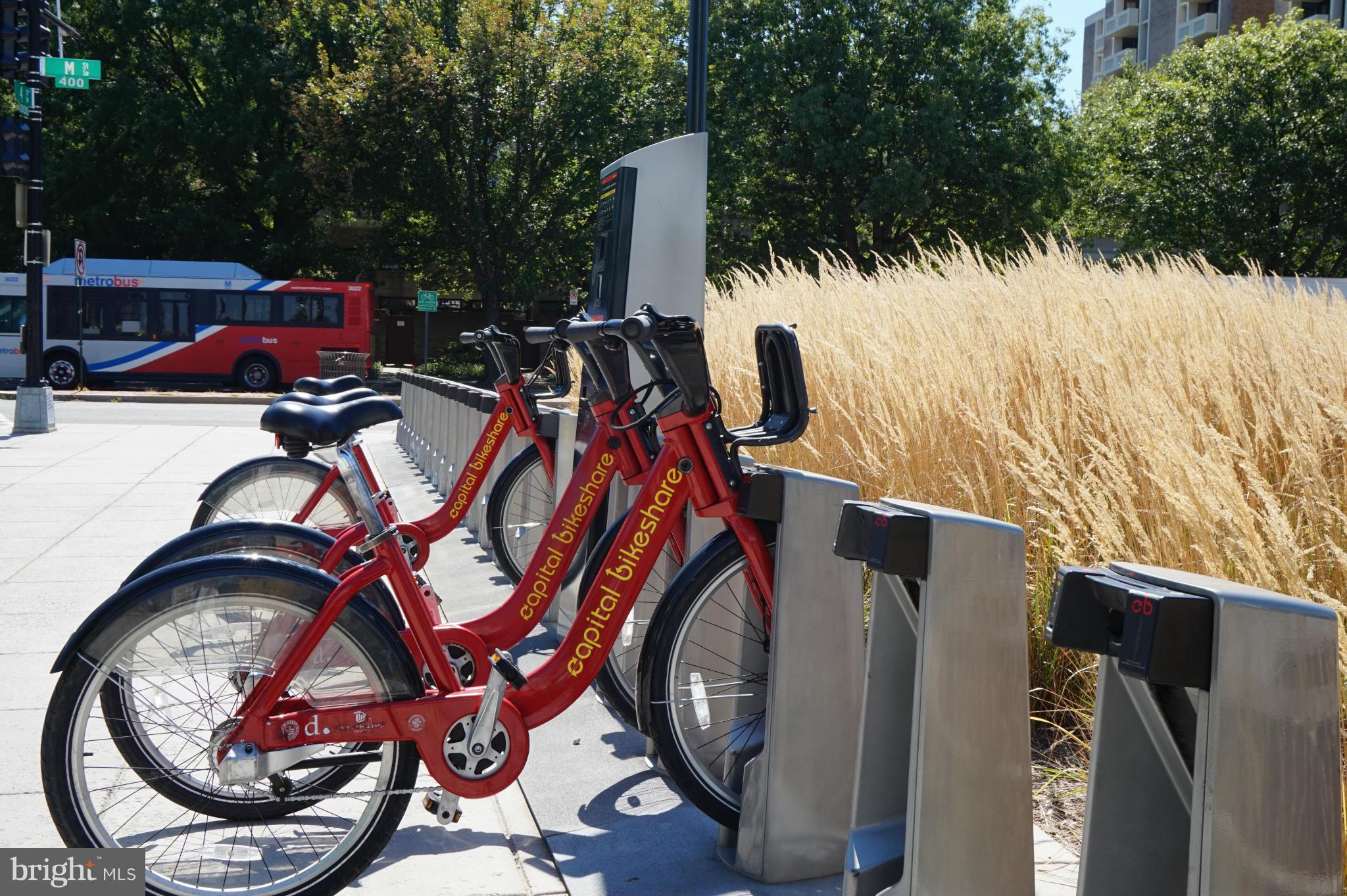 1301 Delaware Avenue Southwest, Unit N816 Washington, DC 20024 - Photo 20 of 20 an outdoor space with furniture and garden
