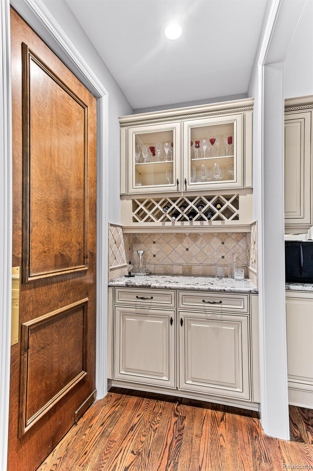 4680 Goodison Pl Drive Rochester, MI 48306 - Photo 16 of 54 Butler's pantry