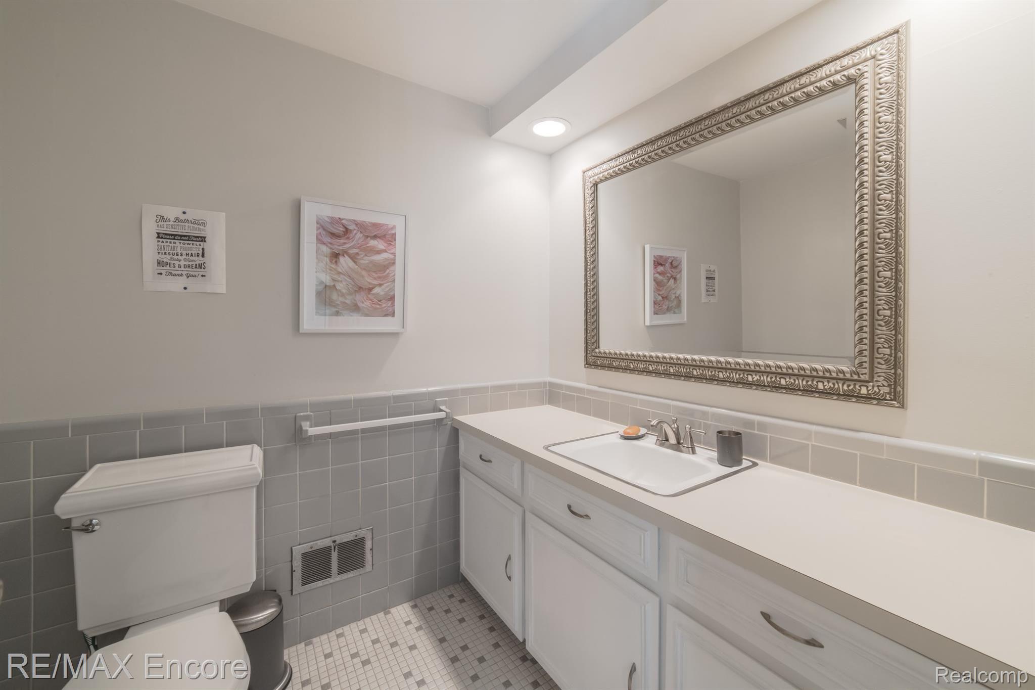 2555 New England Drive Rochester, MI 48309 - Photo 26 of 61 Master bath with large vanity and recessed lighting