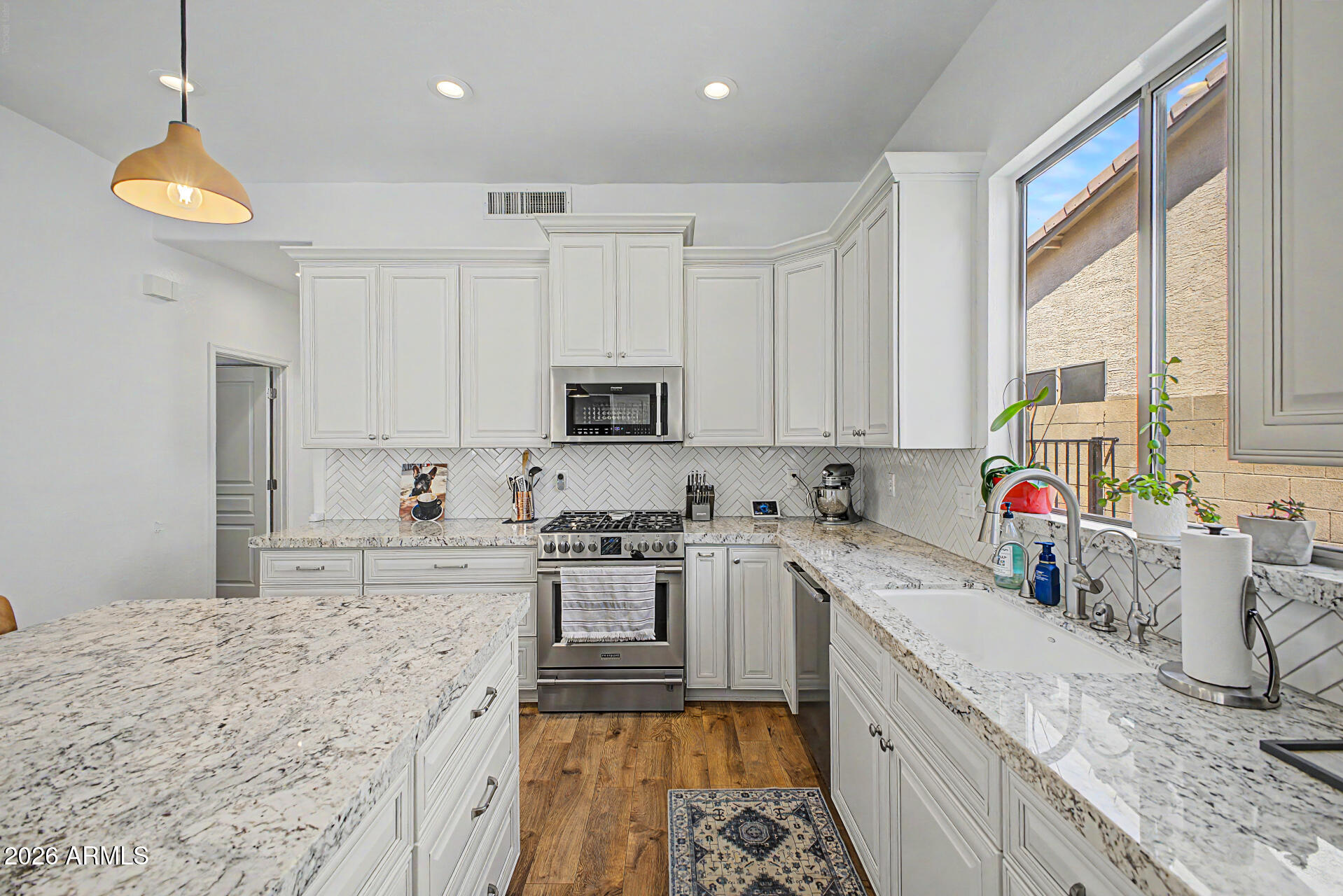 545 South Lemon Court Gilbert, AZ 85296 - Photo 4 of 41 Kitchen