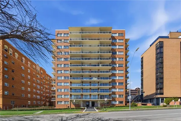 $575,000 | 4740 Roanoke Parkway, Unit 11041105, Kansas City, MO 64112